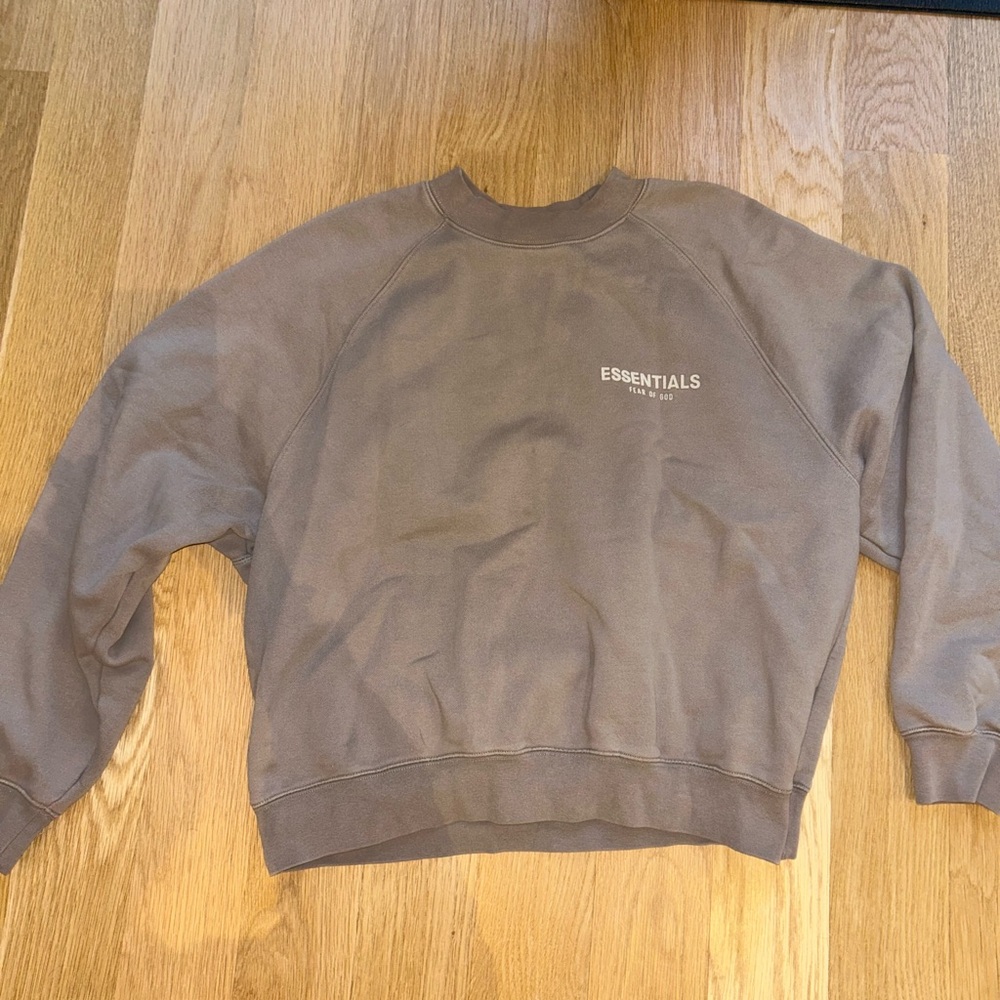 Essentials Crewneck Size Medium
